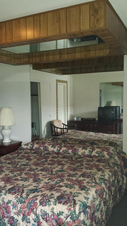 Olde Court Inn Wheeling Oda fotoğraf