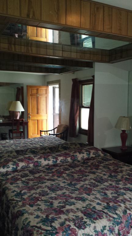 Olde Court Inn Wheeling Oda fotoğraf