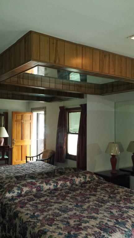 Olde Court Inn Wheeling Dış mekan fotoğraf
