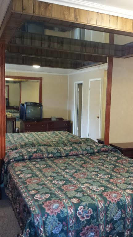 Olde Court Inn Wheeling Dış mekan fotoğraf
